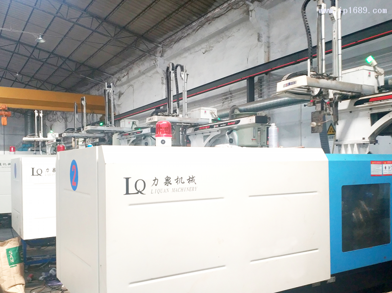 佛山市順德區(qū)興蘭電器有限公司車(chē)間使用力泉注塑機(jī)